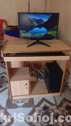 একটি কম্পিউটার (ডেস্ক সহ) বিক্রয় হইবে (৫ মাস ব্যবহৃত)